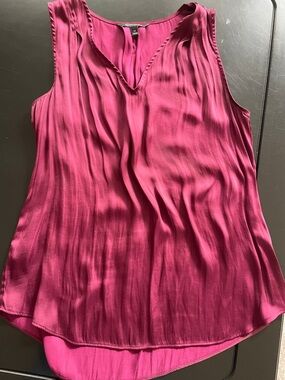 Banana Republic Sleeveless V-Neck Camisole in burgundy